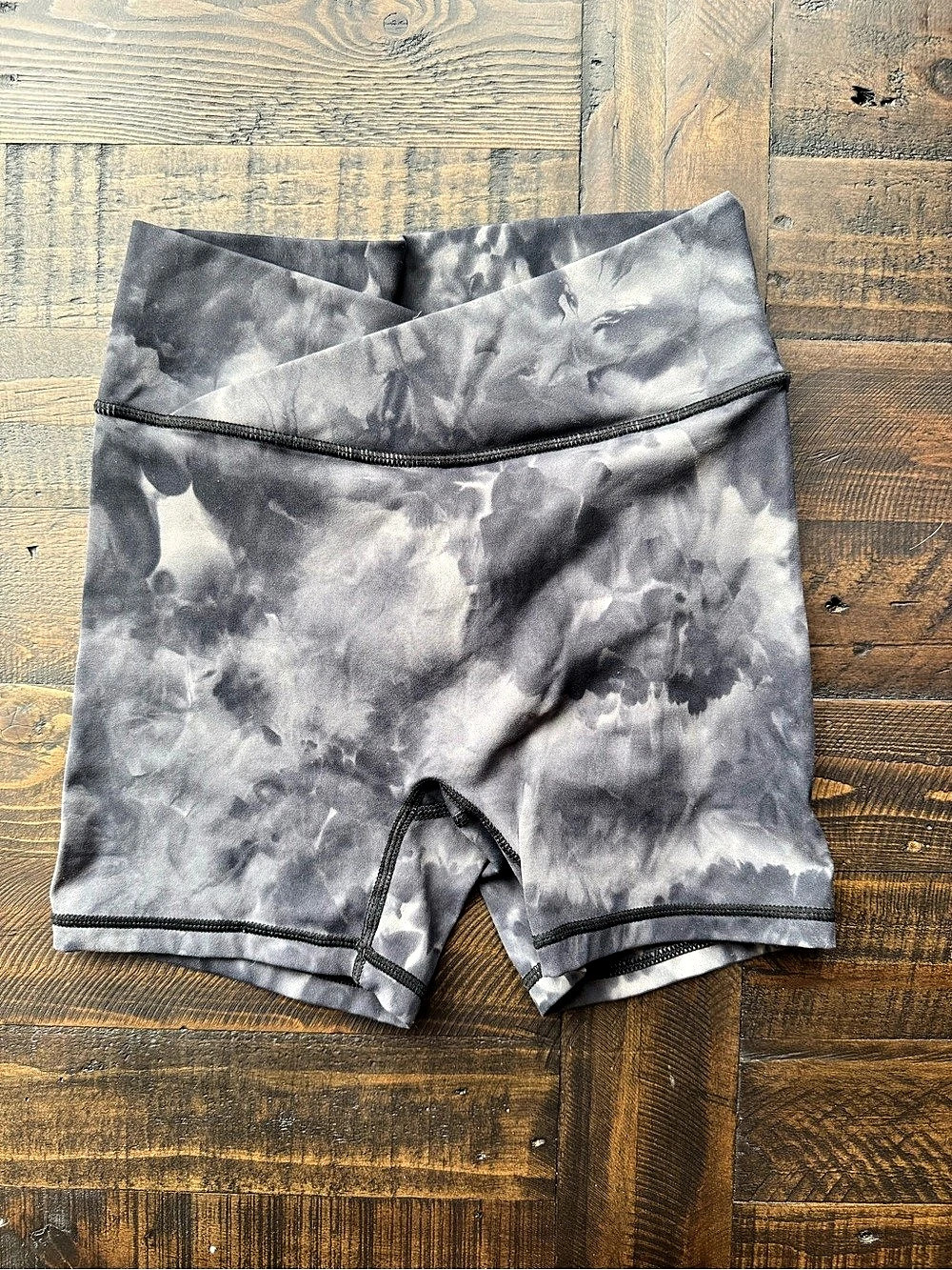 SUTTE FlEX Tie-Dye Bike Shorts in Gray Size XS